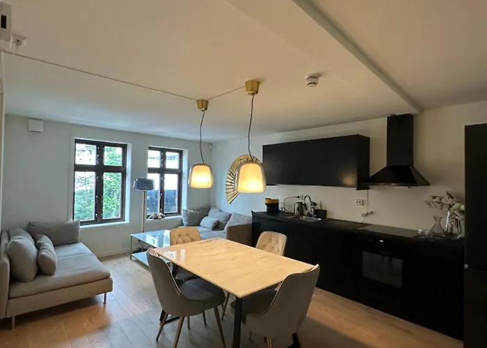 Deluxe 2 Bedroom With View And Underground Garage Apartament *