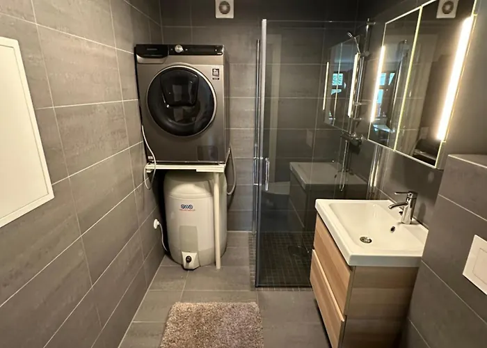 Deluxe 2 Bedroom With View And Underground Garage *